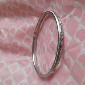 Diamond Cut Marathon Sterling Silver 7 1/4" Hinged Bangle Bracelet 4mm Wide.